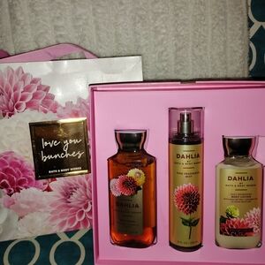 Dahlia Bath & Body Works Gift Set - Pink and Gold